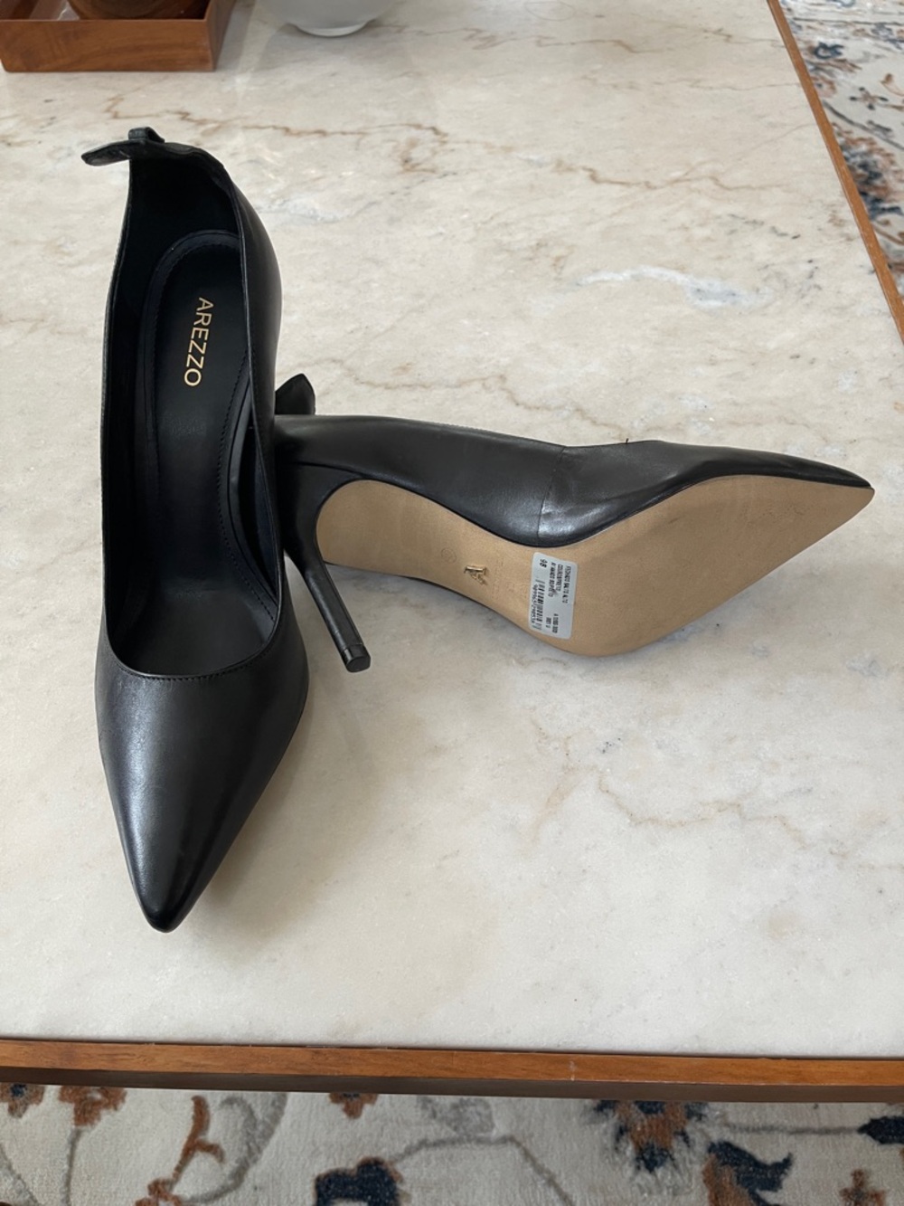 Arezzo Black Pointed Leather Stiletto Heels with missing strap belt New sz 9
